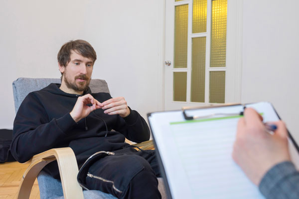 пациент с травматической энцефалопатией у психиатра